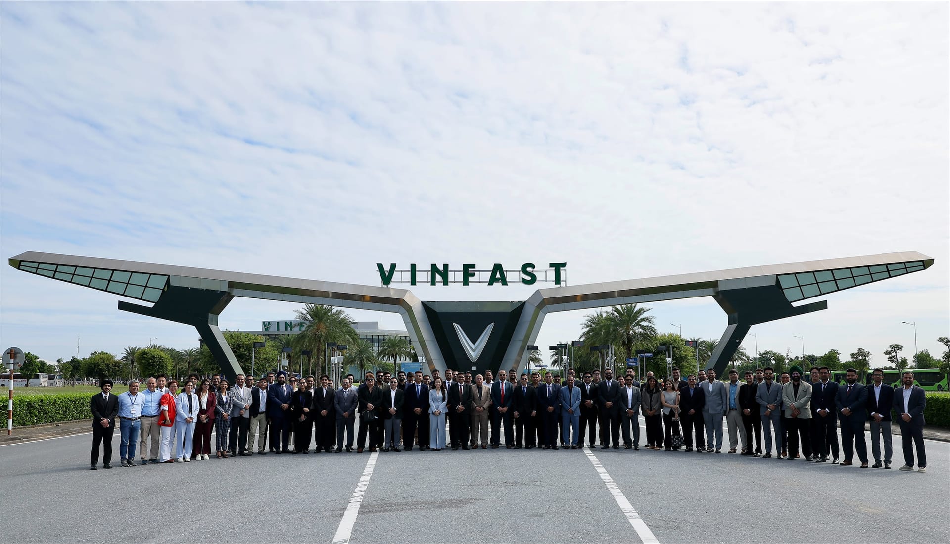 VinFast India Signs Letters Of Intent With First 50+ E-Motorcycle Dealers, Expanding Network To 15 States And 34 Cities